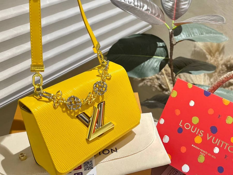 شنطة نسائية ماركة LV
