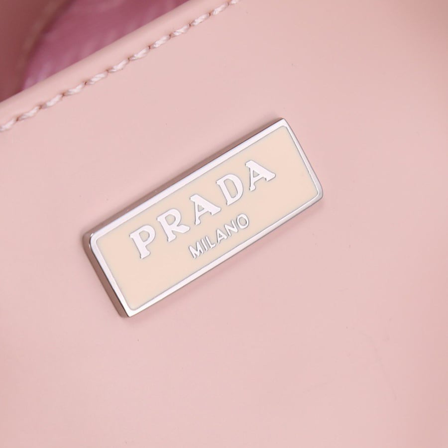 شنطة نسائية ماركة Prada