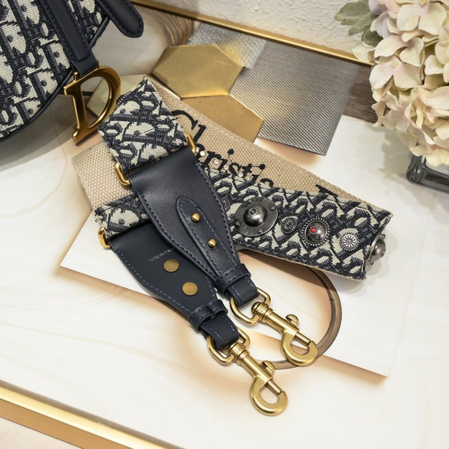 شنطة نسائية ماركة Dior