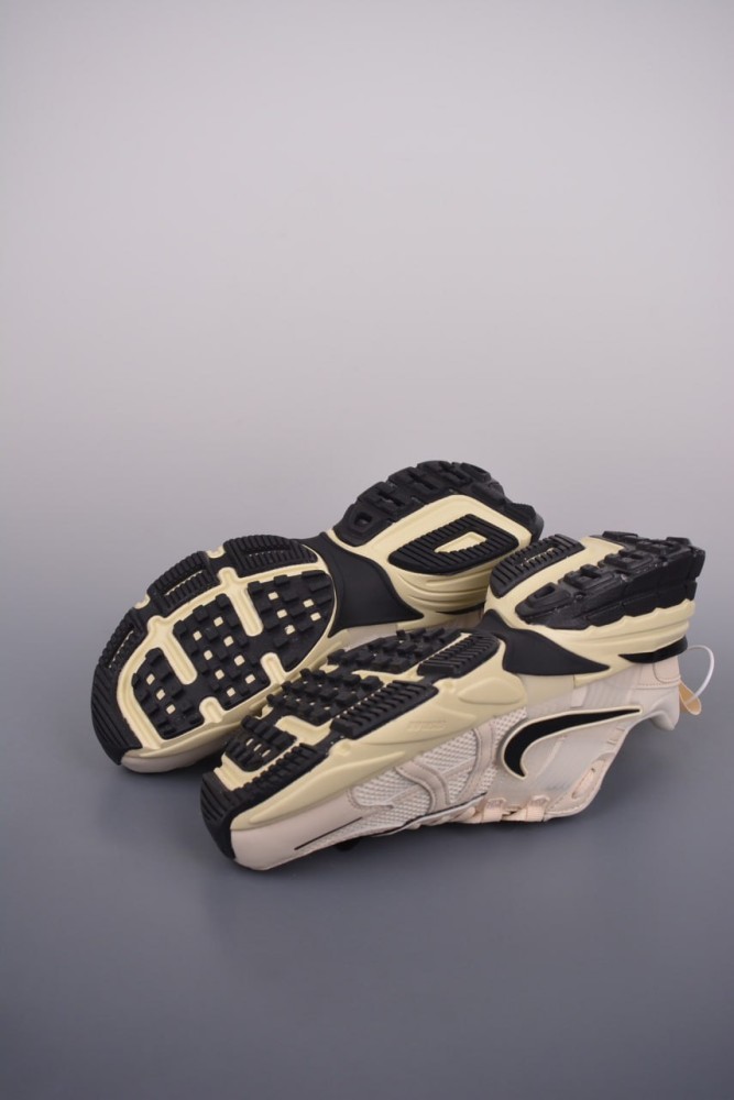 حذاء ماركة Nike