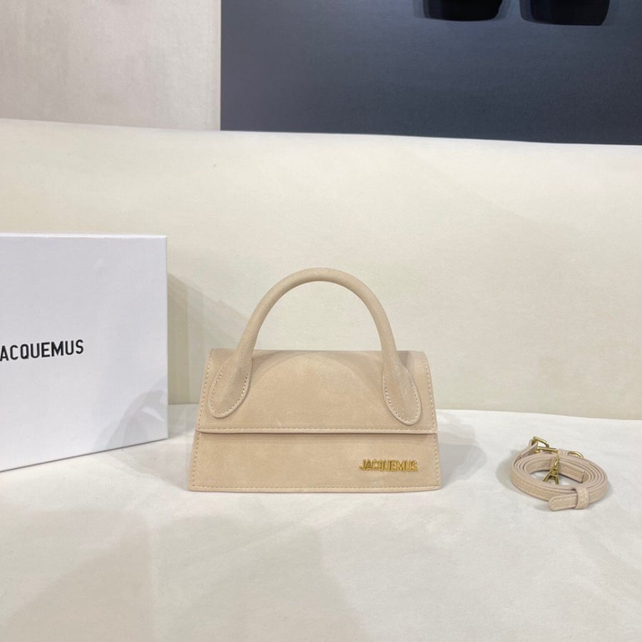 شنطة نسائية ماركة ‏JACQUEMUS