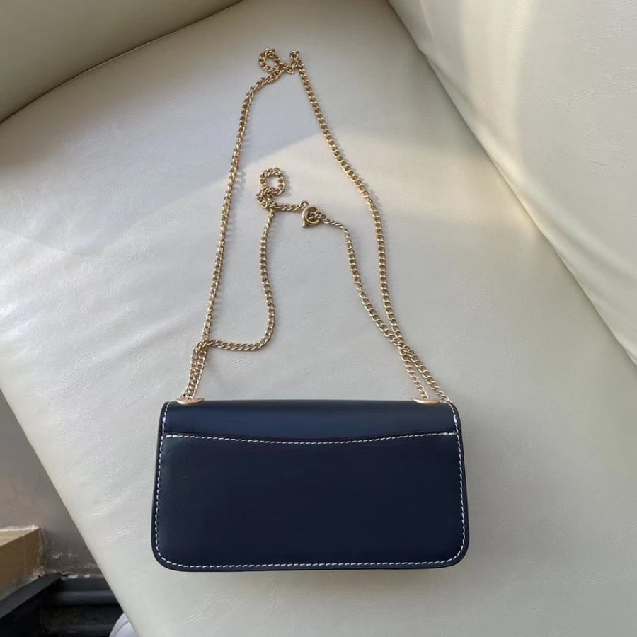 شنطة نسائية ماركة coach