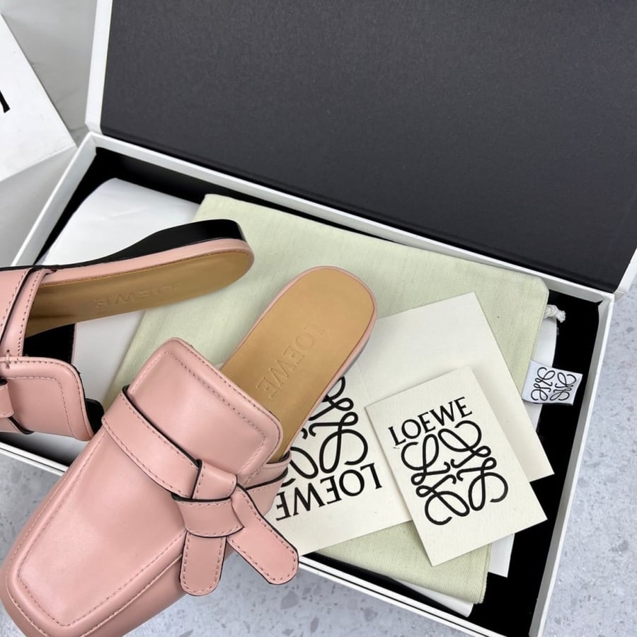 حذاء نسائي ماركة Loewe