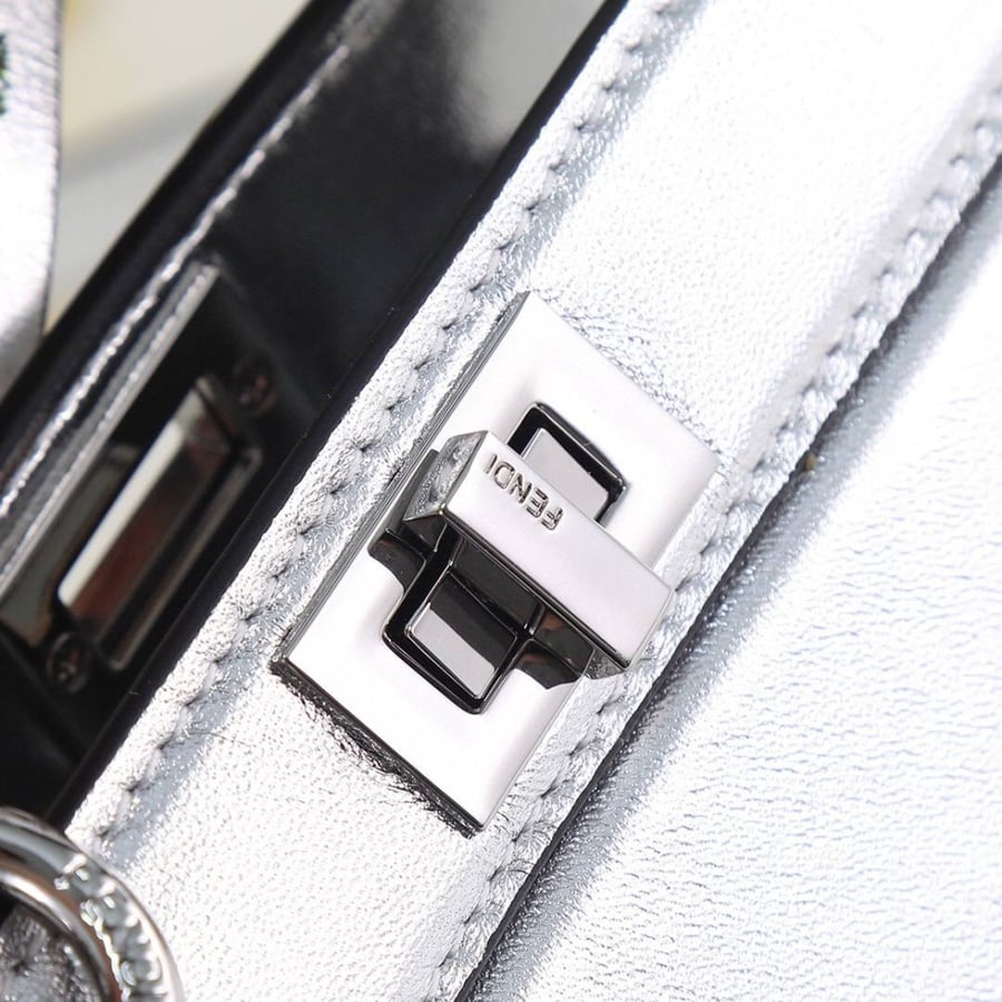 شنطة نسائية ماركة Fendi