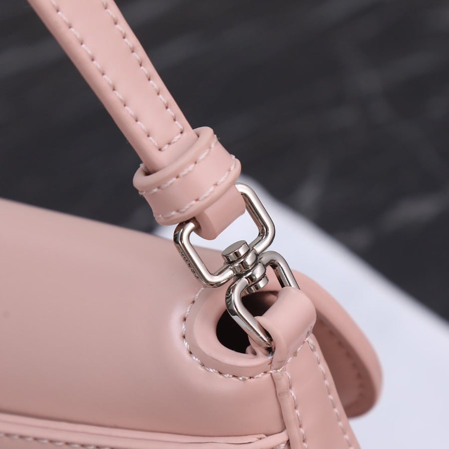 شنطة نسائية ماركة Prada
