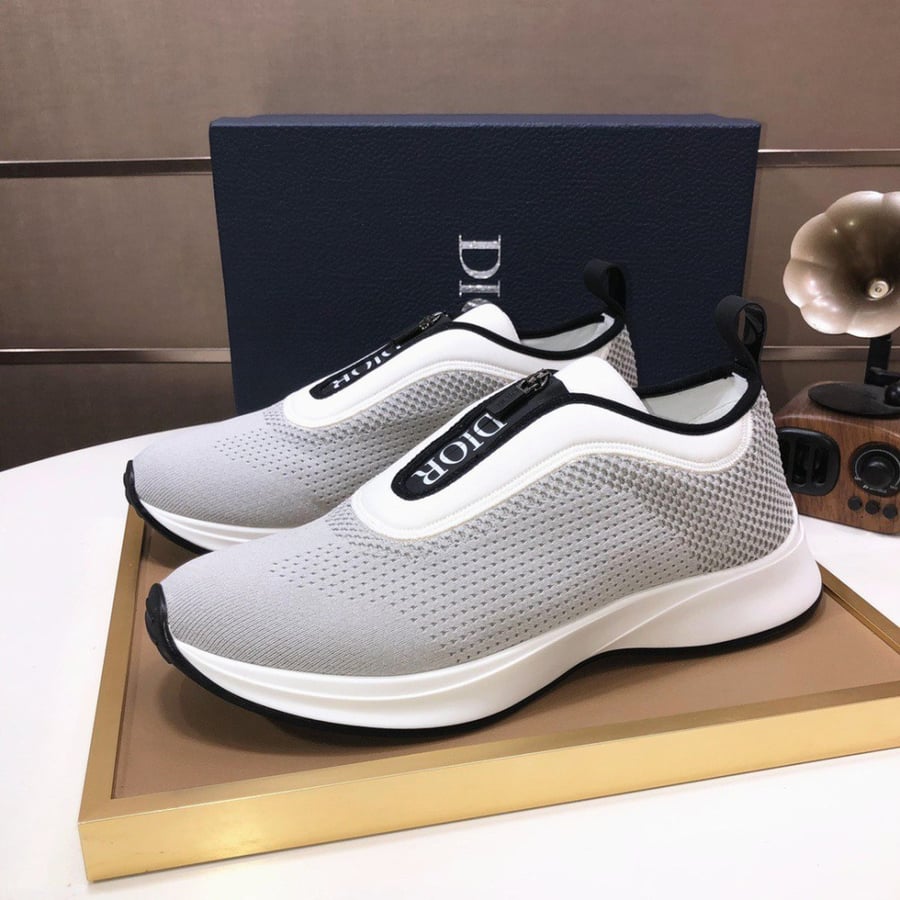 حذاء ماركة Dior