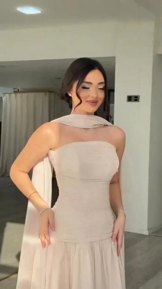 فستان لطيفة