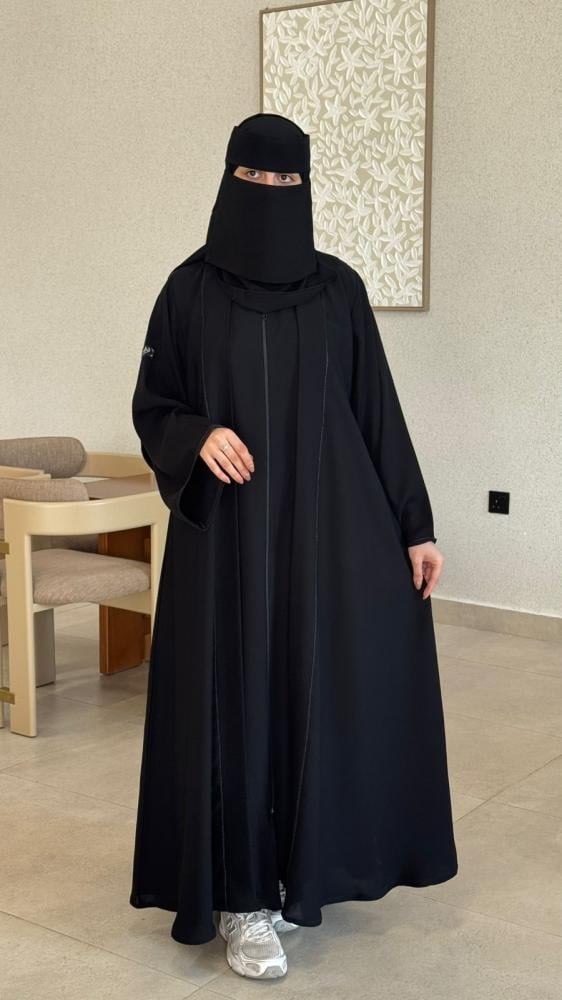 عباية بتطريز اسود