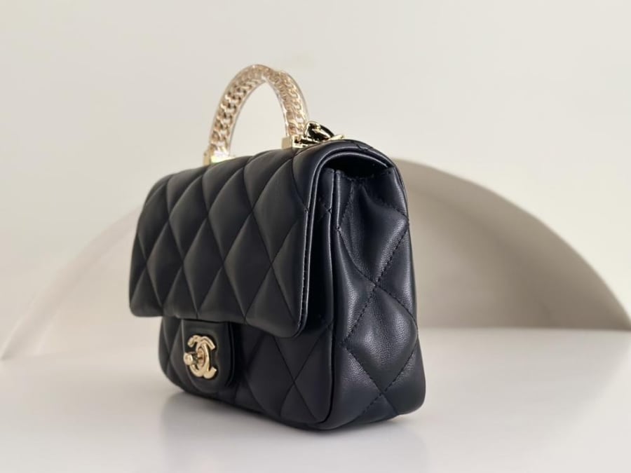 Chanel 24s CF 13X20X7cm