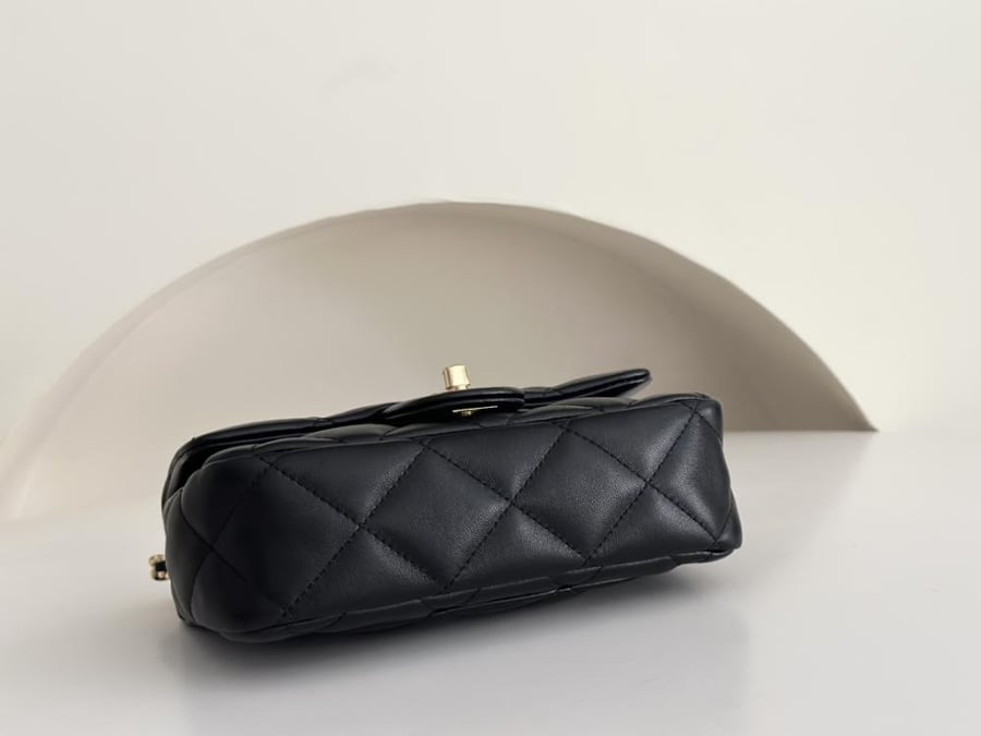 Chanel 24s CF 13X20X7cm
