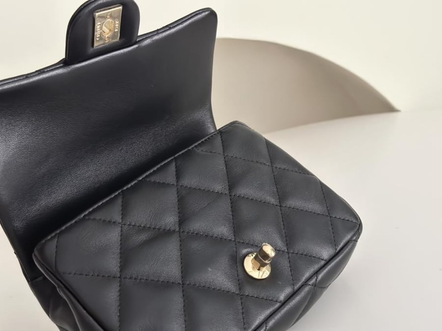 Chanel 24s CF 13X20X7cm