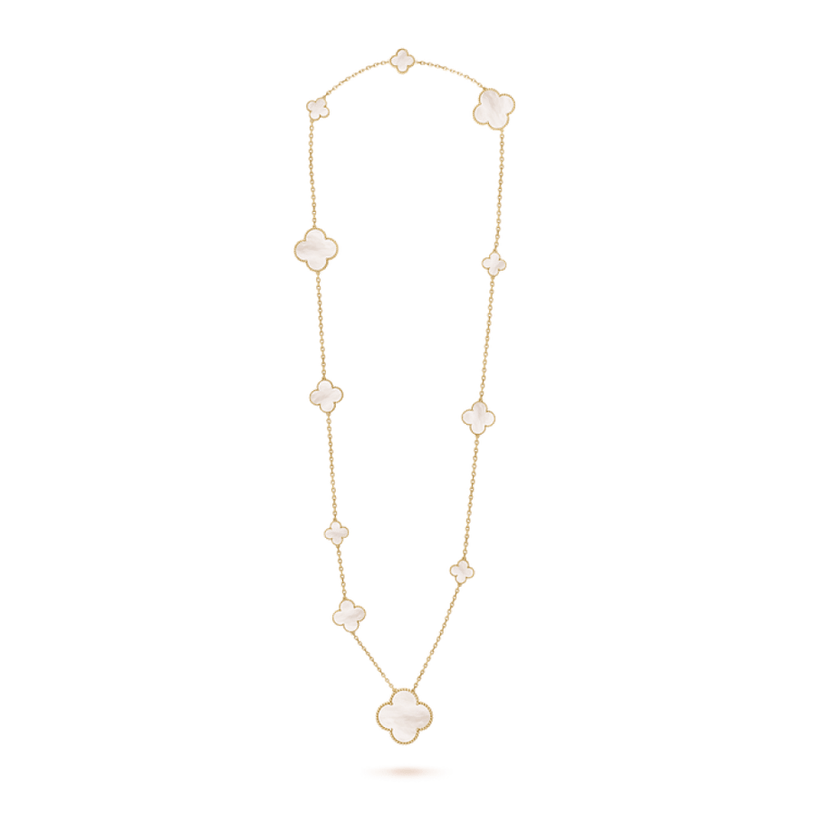 طقم "Sweet Hearts" من "Van Cleef & Arpels" مكون من قطعتين [ أقراط + قلادة ]