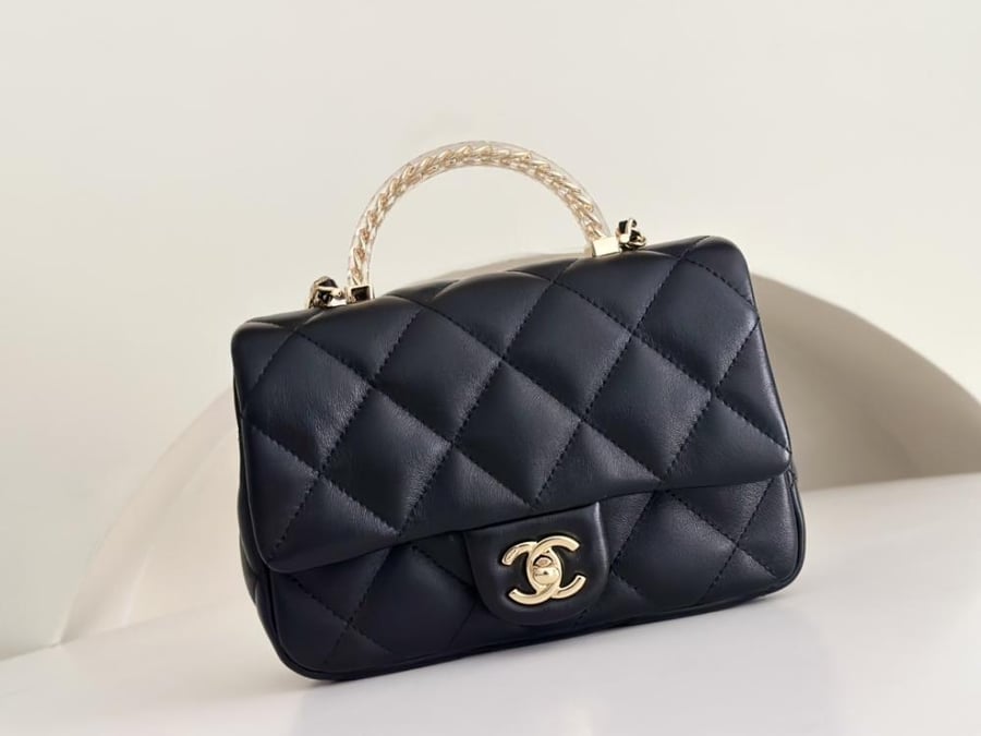 Chanel 24s CF 13X20X7cm