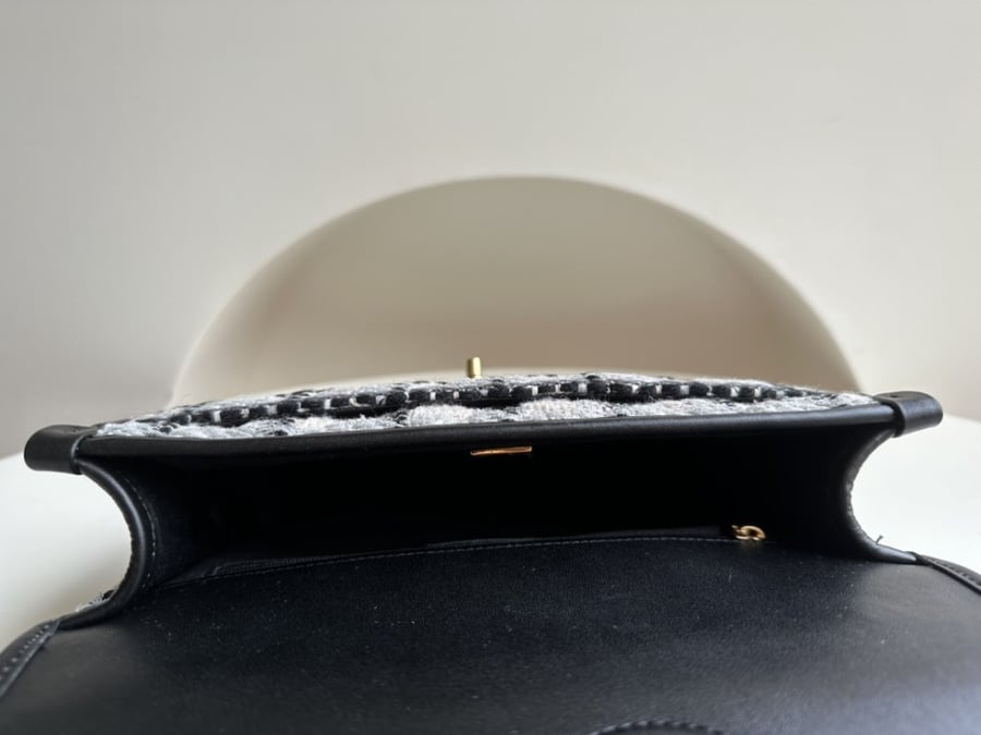 Chanel 25x21.5x7cm