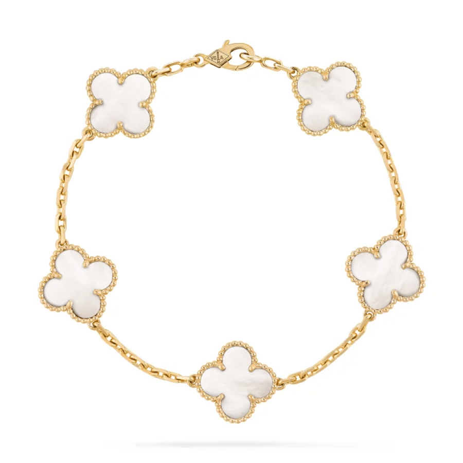 طقم "Sweet Hearts" من "Van Cleef & Arpels" مكون من قطعتين [ سوار + قلادة ]