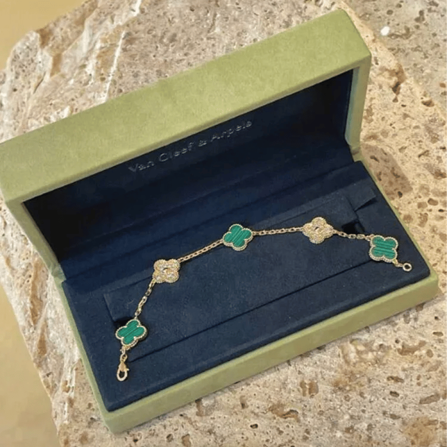 Van Cleef & Arpels طقم Sweet Hearts مكون من 3 قطع [أقراط + قلادة + سوار]
