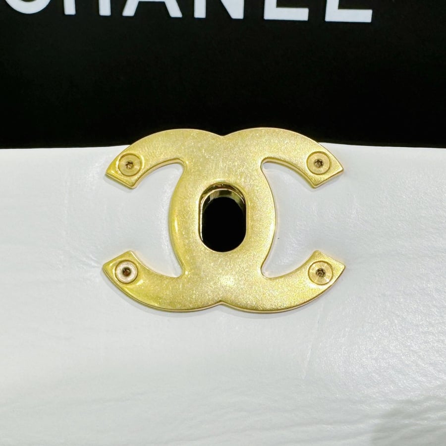 Chanel  23k 20x15x5cm