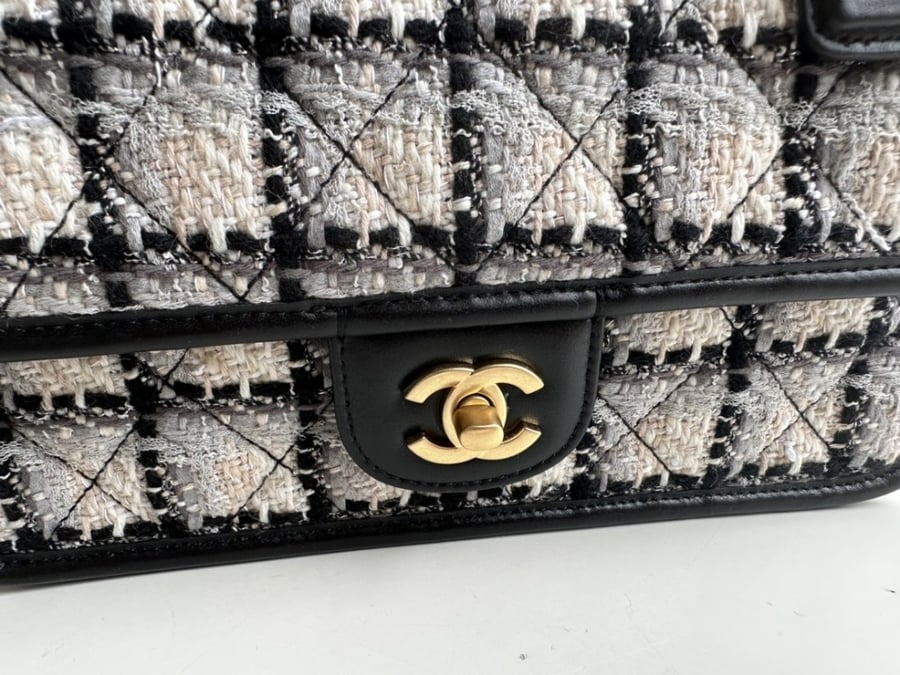 Chanel 25x21.5x7cm