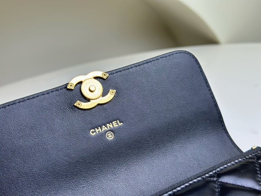 Chanel 9.5x15.2x3.5cm