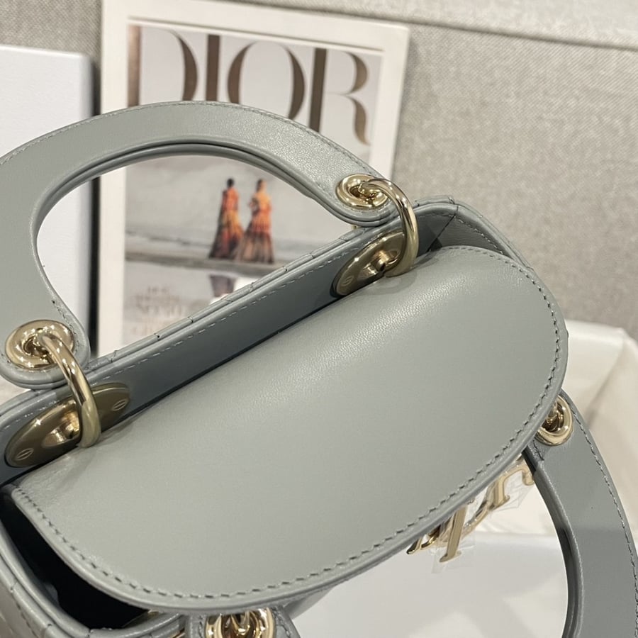 Dior 17 x 15 x 7cm