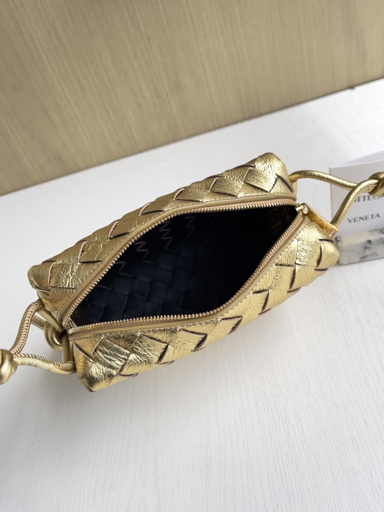 BV Woven crossbody bag 17*10*6cm