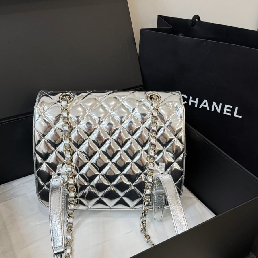 Chanel 23.5x18x8.5cm