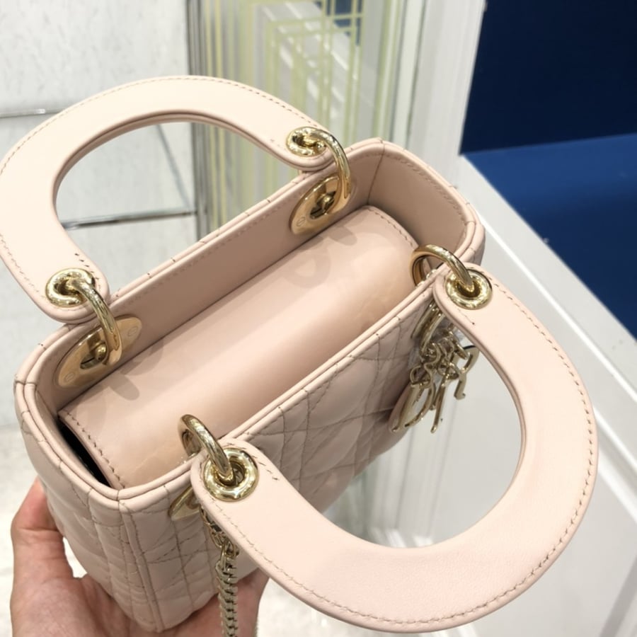 Dior 17 x 15 x 7cm