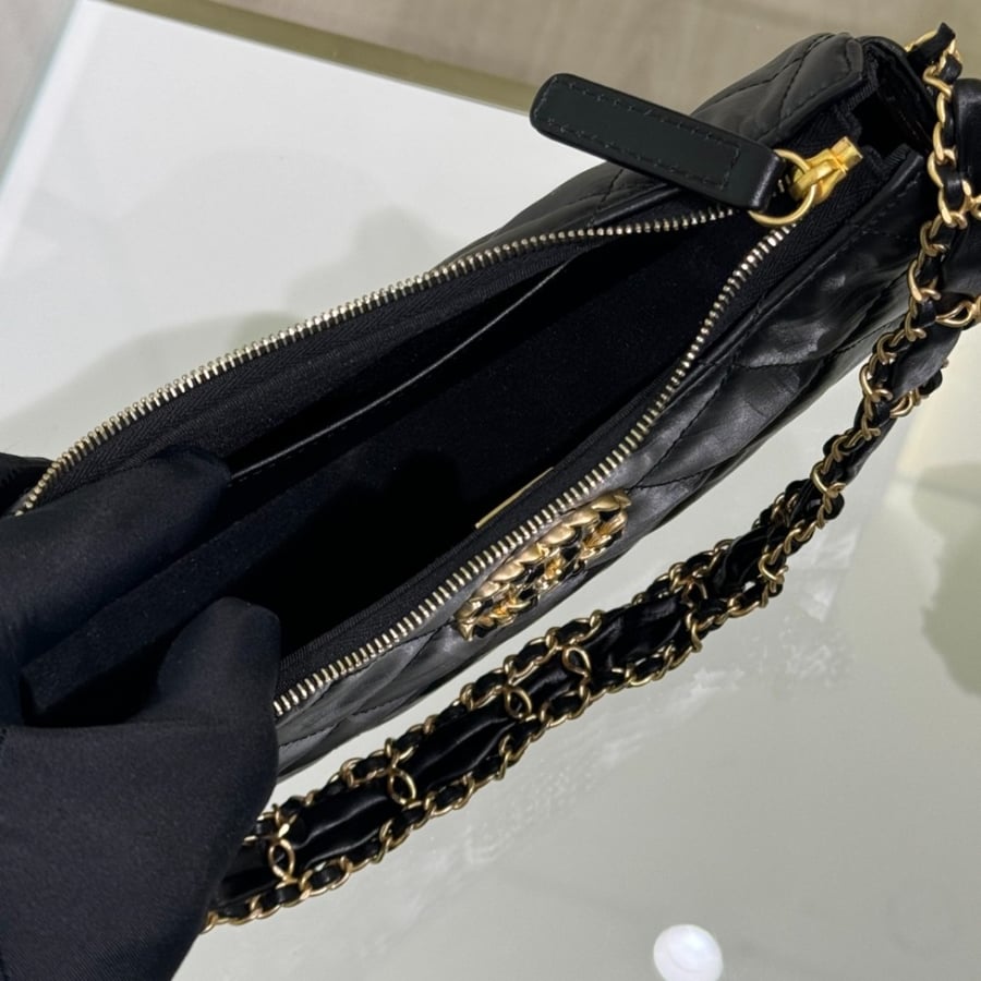 Chanel  23k 13.5x23.5x5.3cm