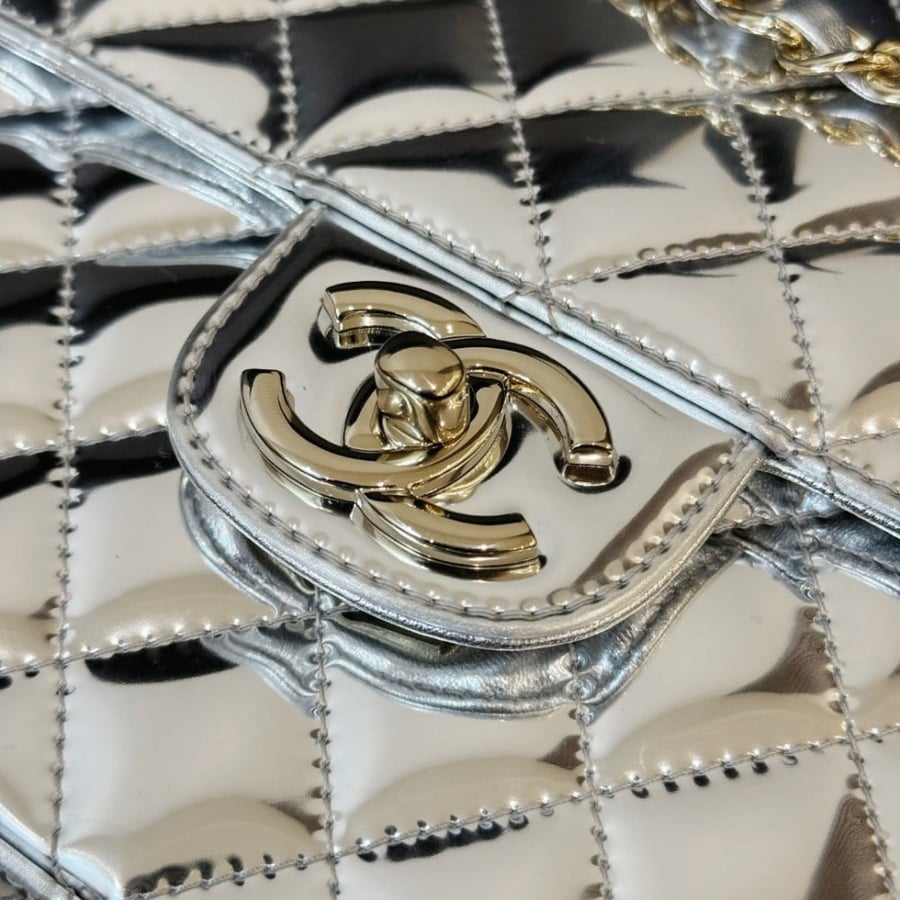 Chanel 23.5x18x8.5cm
