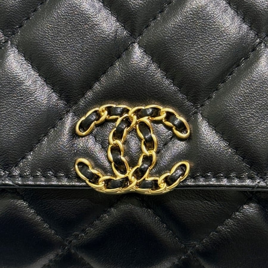 Chanel  23k 18x13x5.5cm