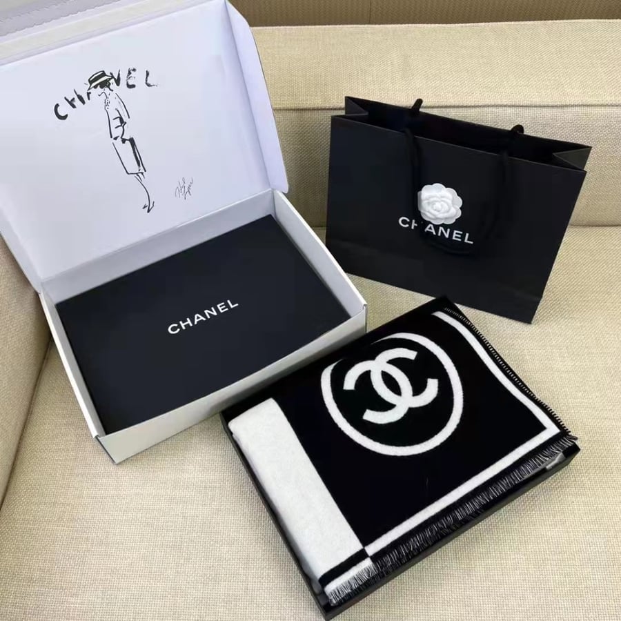 Chanel 190*65*CM 98% cashmere 2% virgin wool