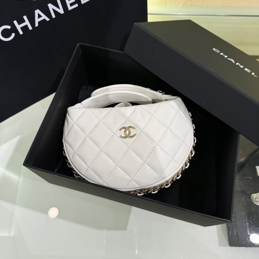 Chanel 23c 16x16x5.5cm