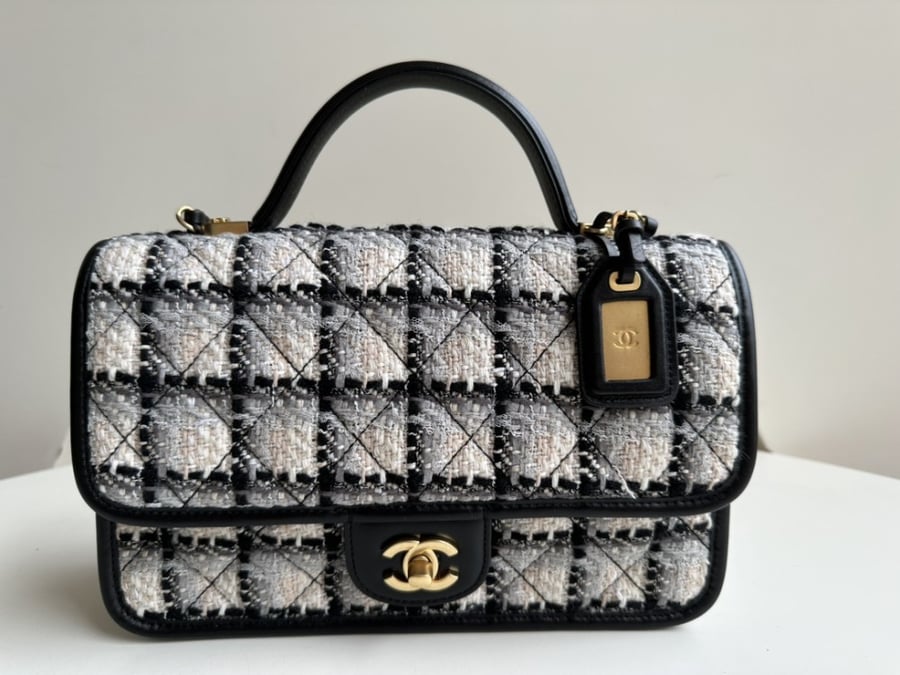 Chanel 25x21.5x7cm