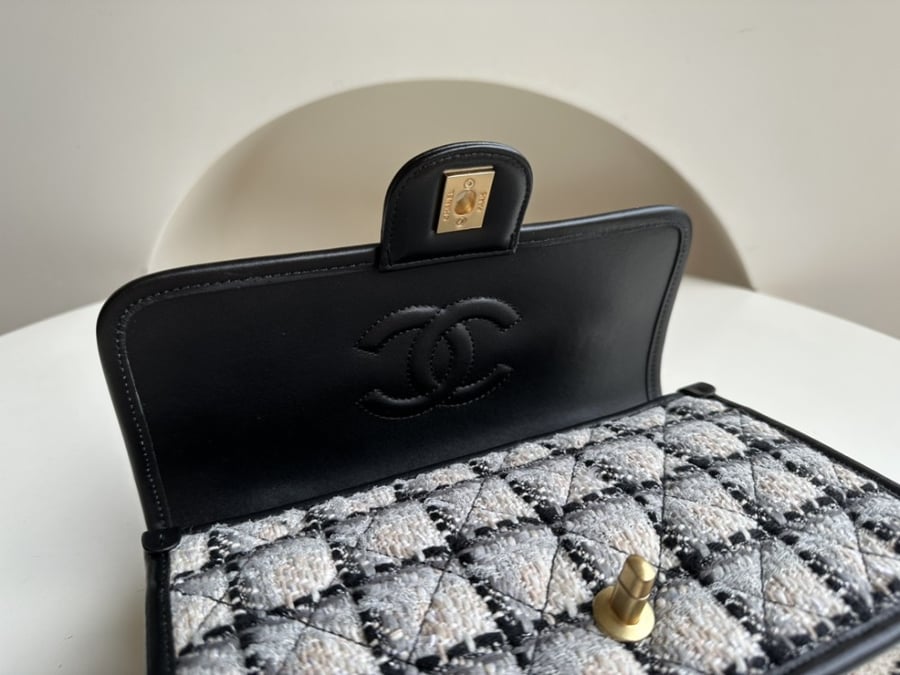 Chanel 25x21.5x7cm