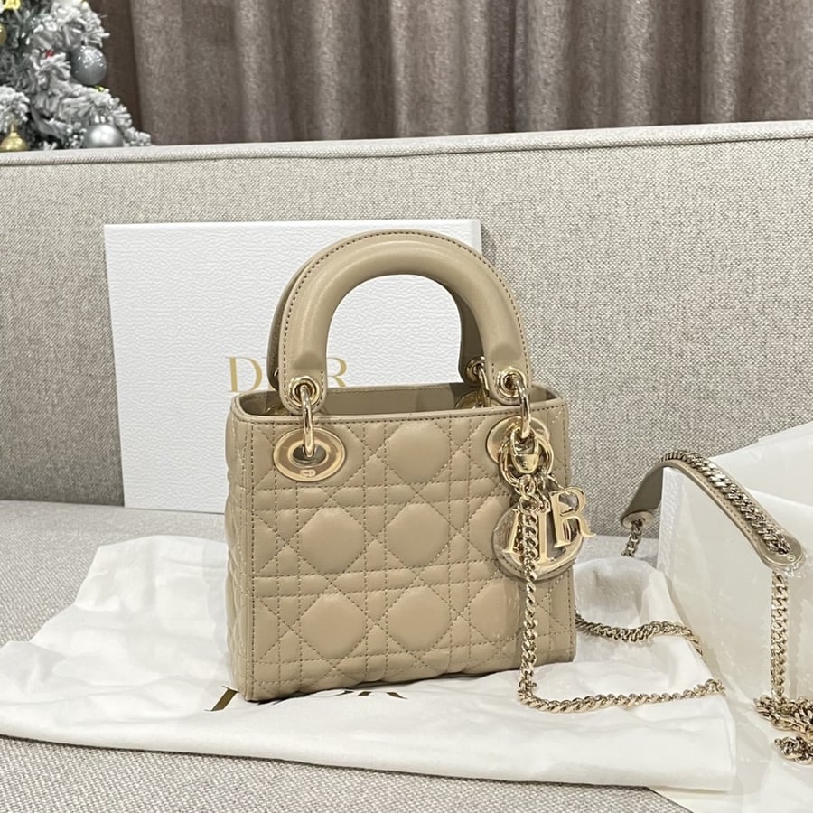 Dior 17 x 15 x 7cm