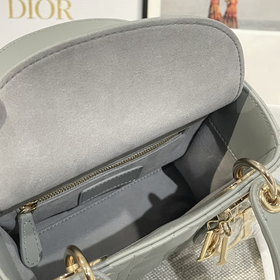 Dior 17 x 15 x 7cm