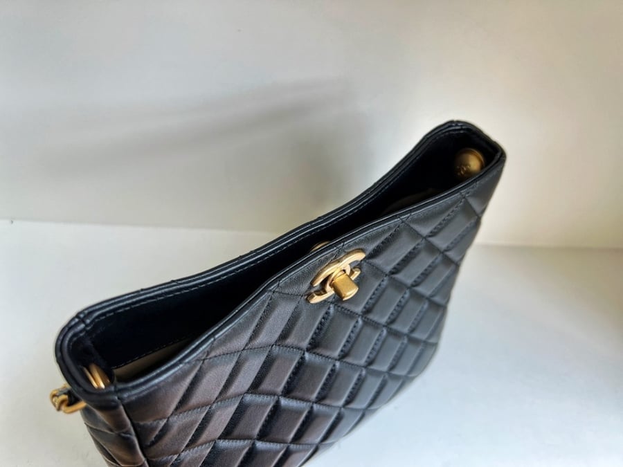 Chanel 16x19.5x8.5cm