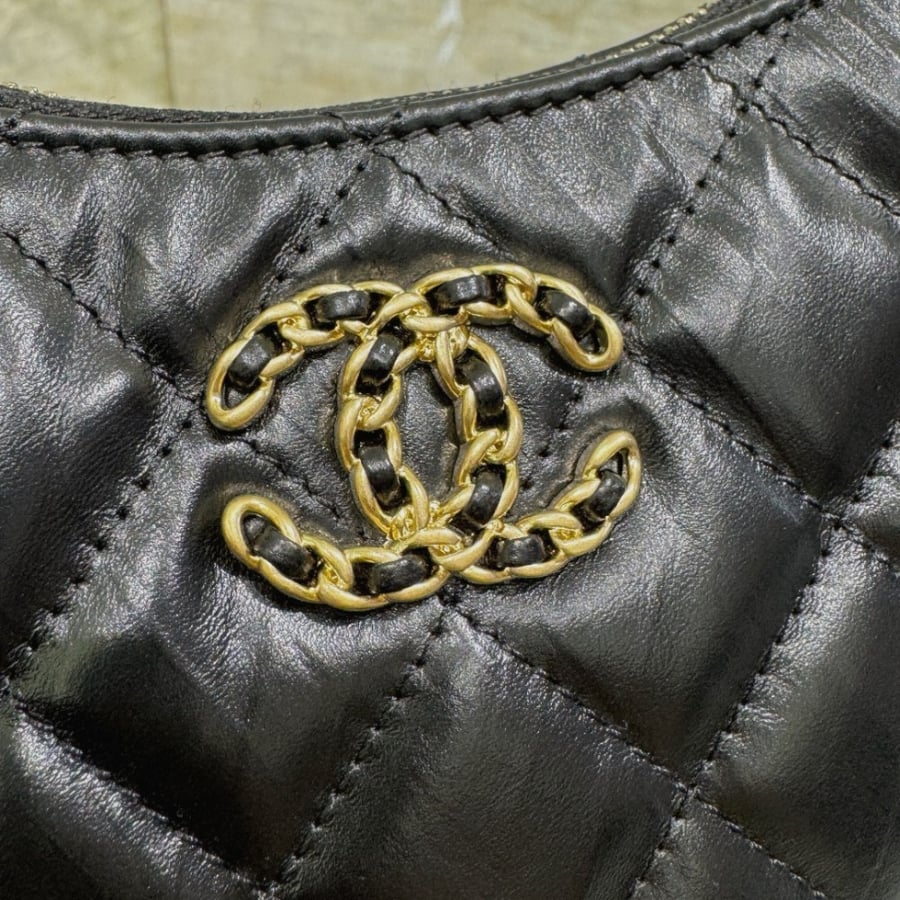 Chanel  23k 12x20.5x4.5cm