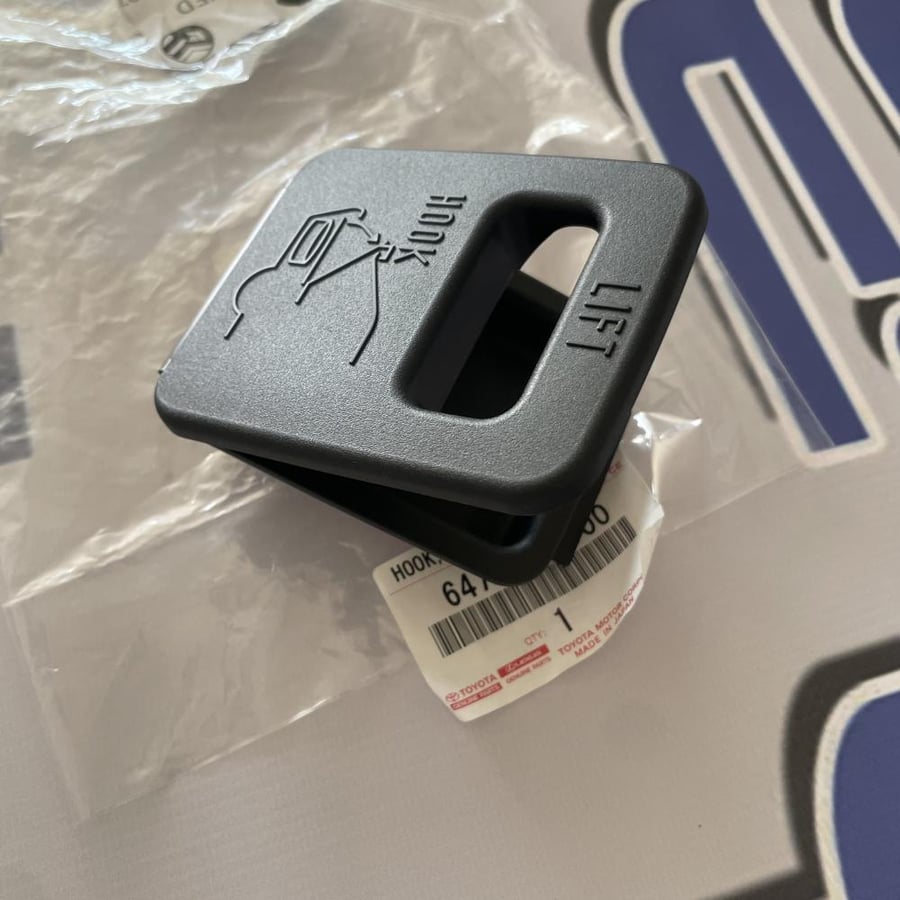 Hook to pull the rear brush for the Camry 18-24 (original)