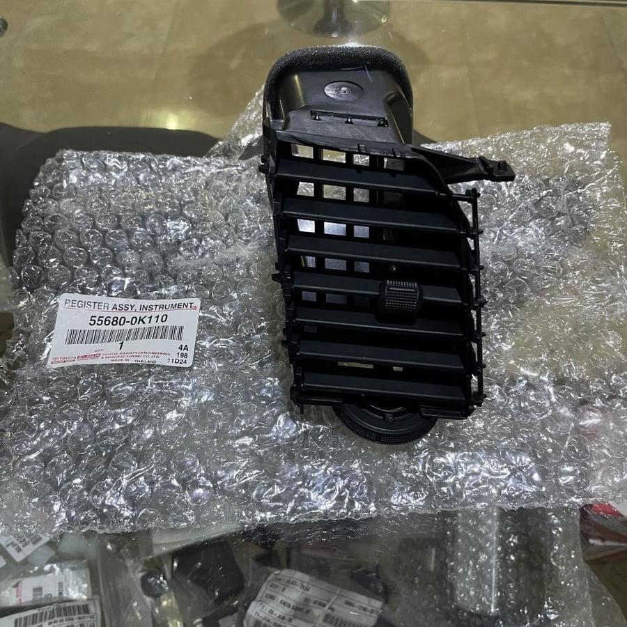 A spray of air conditioner for Hilux 2012-2015 (middle left)