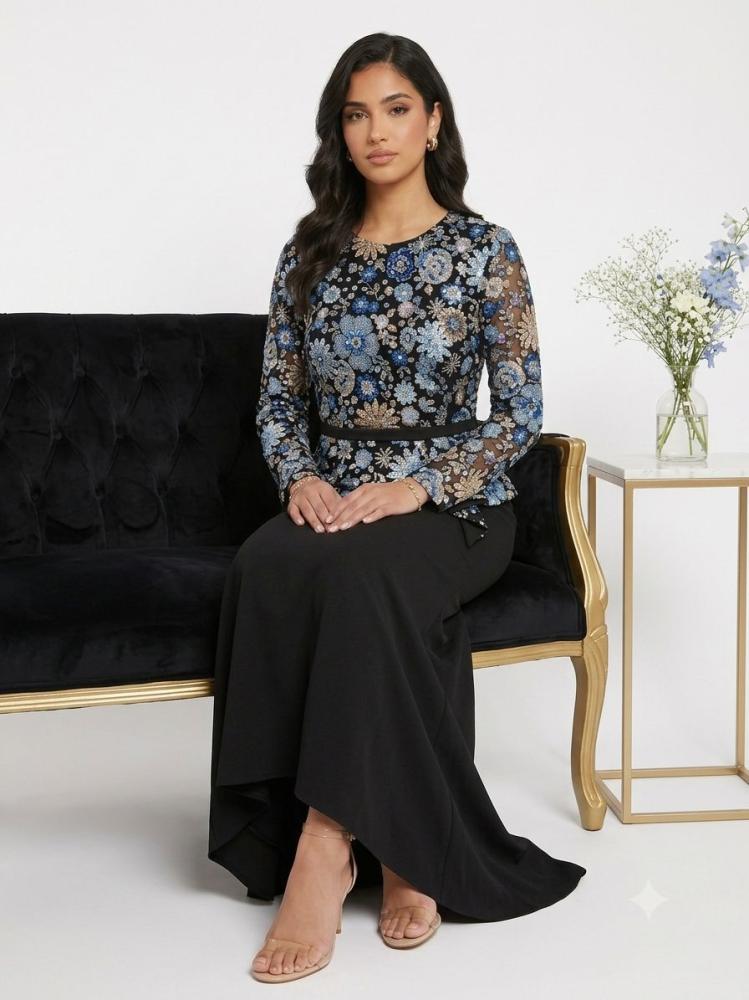 فستان سهرة مطرز بالورود بأكمام طويلة