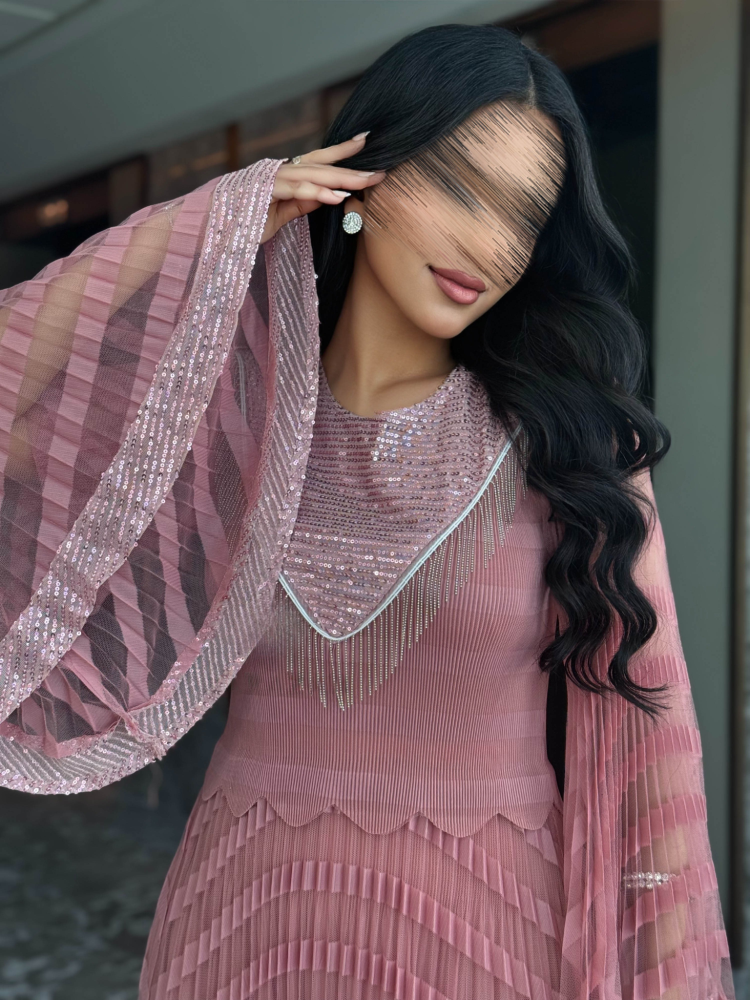 فستان اسود فخم منفوش