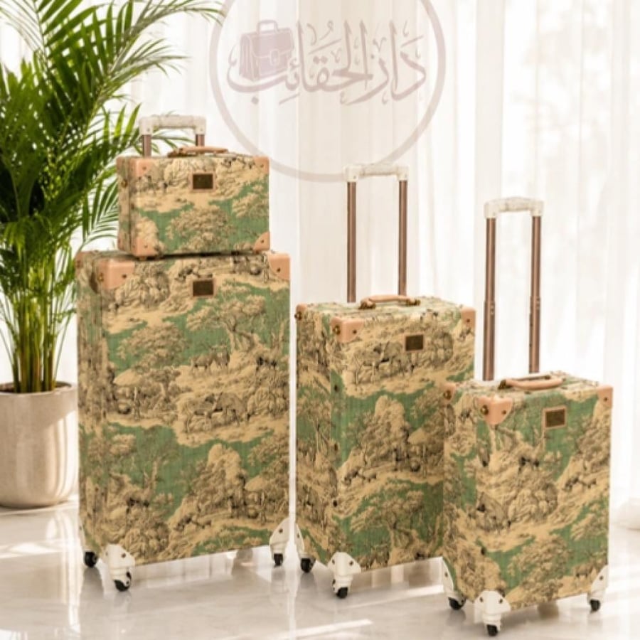طقم سفر كلاسيك 4 قطع ( جلد )