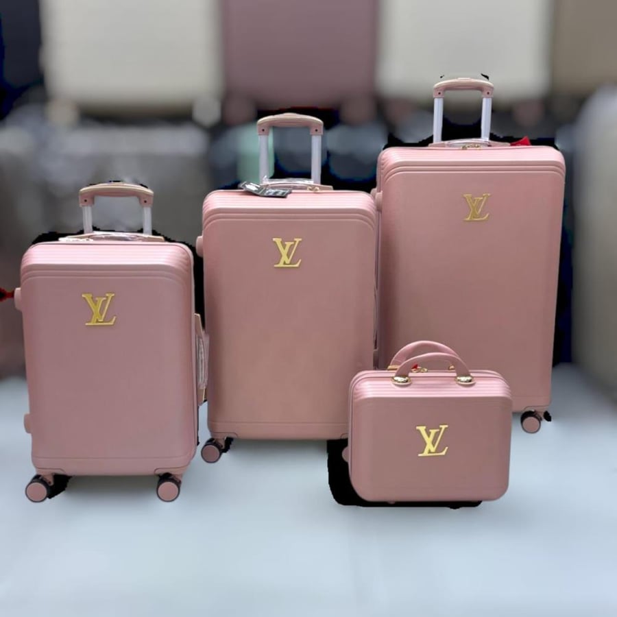 طقم مكون من ٤ قطع