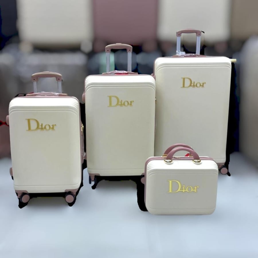 طقم مكون من ٤ قطع