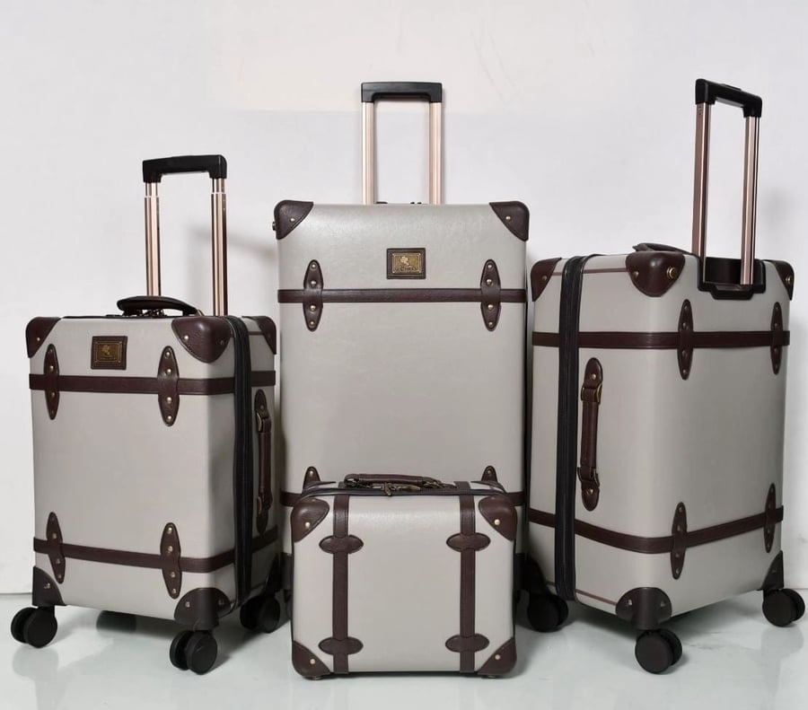 طقم شنط سفر كلاسيكيه يونيووكر uniwalker  ٤ قطع مع عجلات دواره وقفل تي اس ايه وشنطة حمل للنساء والرجال فينتاج لون رمادي