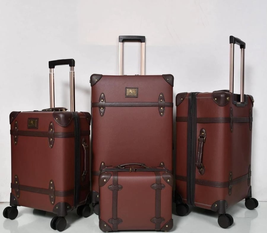طقم شنط سفر كلاسيكيه يونيووكر uniwalker  ٤ قطع مع عجلات دواره وقفل تي اس ايه وشنطة حمل للنساء والرجال فينتاج لون بني