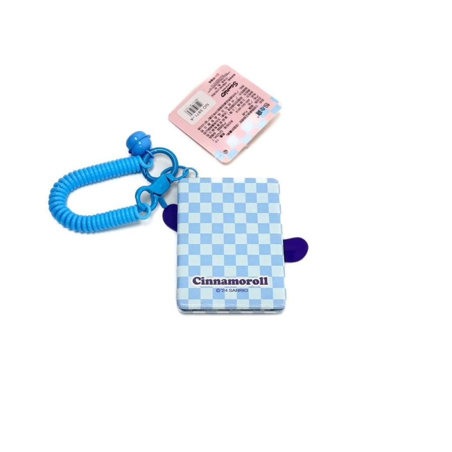 Mirror with a Cinnabon-style bracelet made of elegant silicone