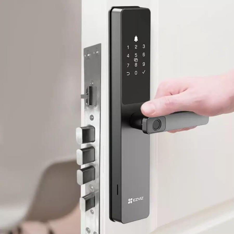 قفل ذكي EZVIZ DL05 ببصمة الإصبع – Wi-Fi وBluetooth