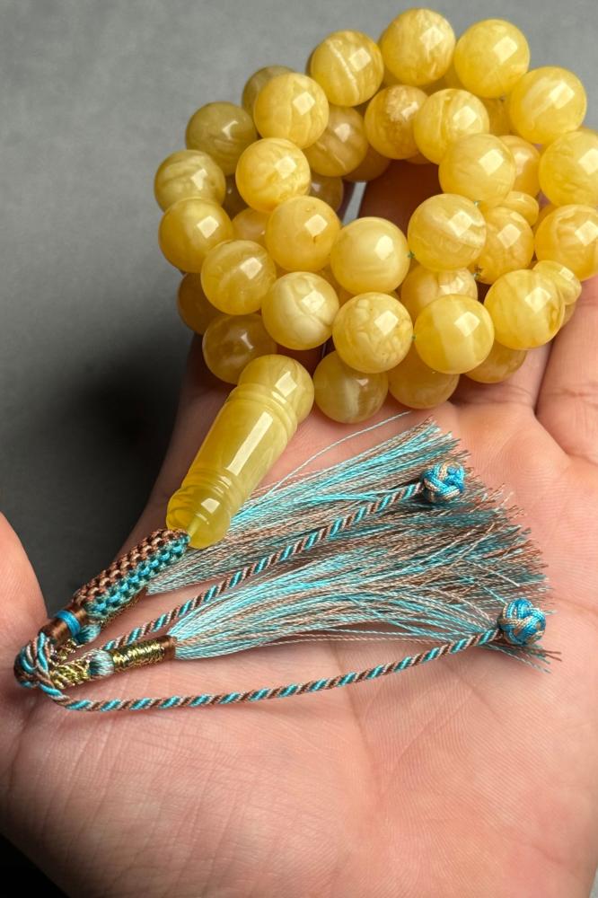 Natural amber rosary (with a pendant)